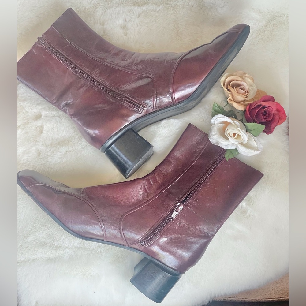 Gorgeous good Condition NINE WEST Maroon LEATHER BOOTS 2” HEEL Vintage Sqare Toe